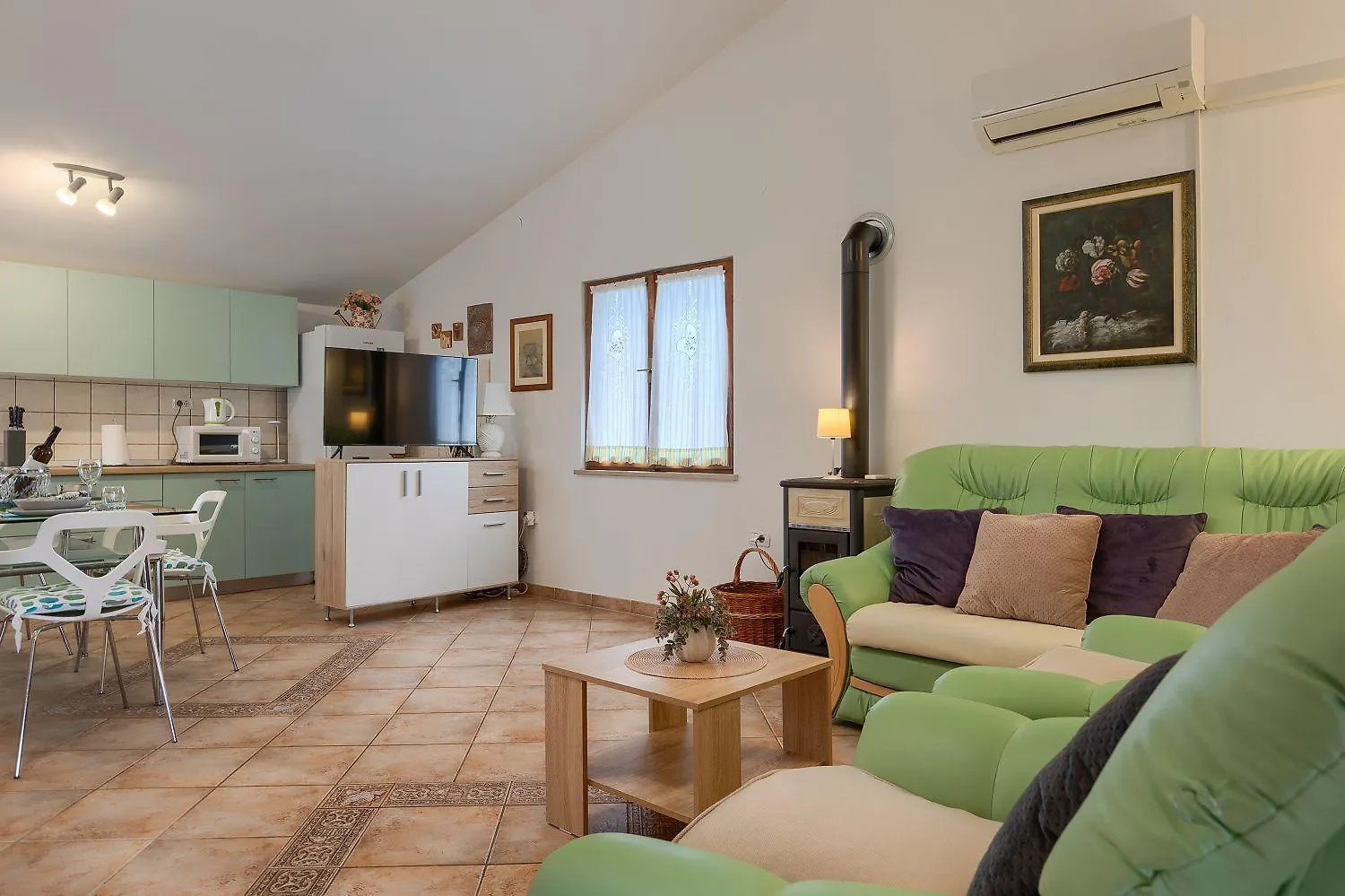 Komplett Umzaeuntes Ferienhaus Mit Klima, Wlan Rakalj