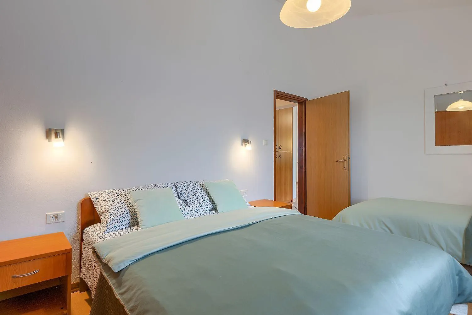 Komplett Umzaeuntes Ferienhaus Mit Klima, Wlan Rakalj 크로아티아