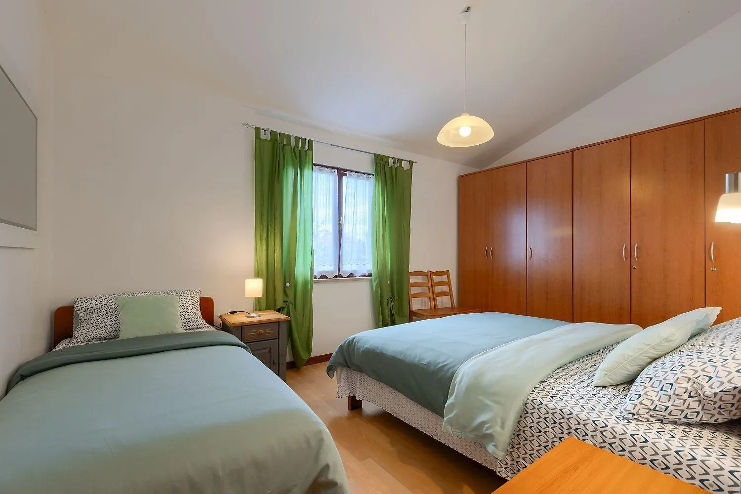Komplett Umzaeuntes Ferienhaus Mit Klima, Wlan Rakalj
