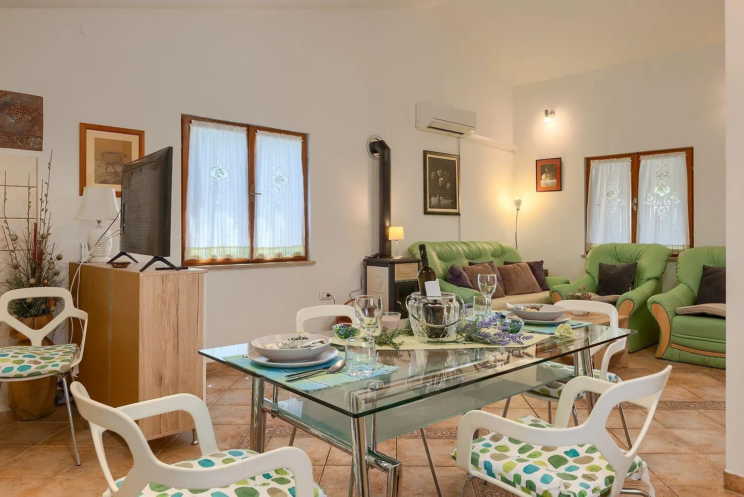 Komplett Umzaeuntes Ferienhaus Mit Klima, Wlan Rakalj 0*,  크로아티아