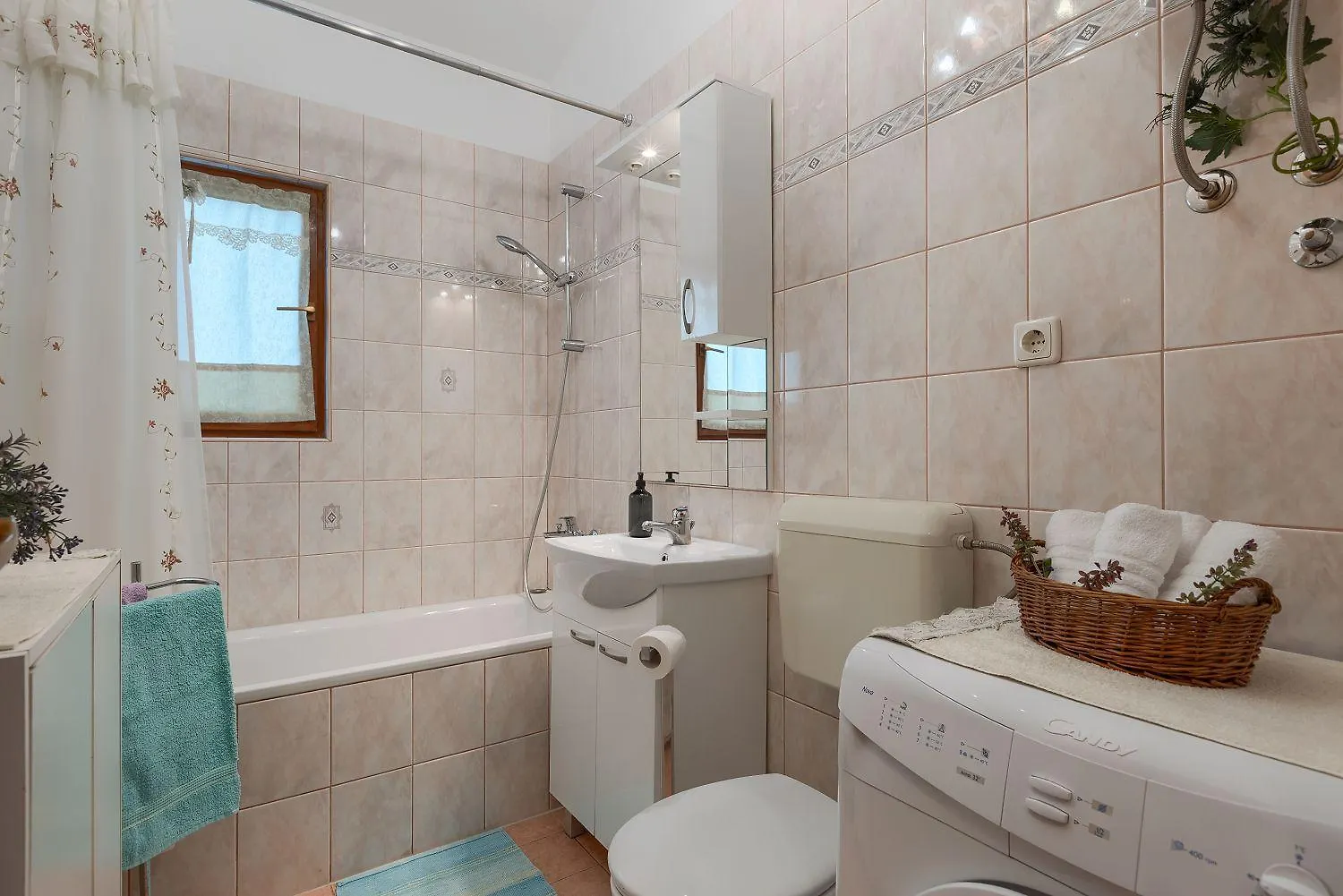 Komplett Umzaeuntes Ferienhaus Mit Klima, Wlan Rakalj
